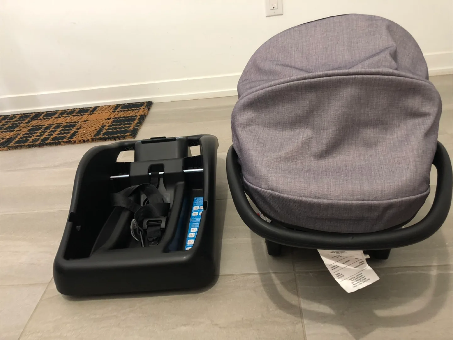 Infant rear facing Car seat with Base Negotiable image indicator(2)