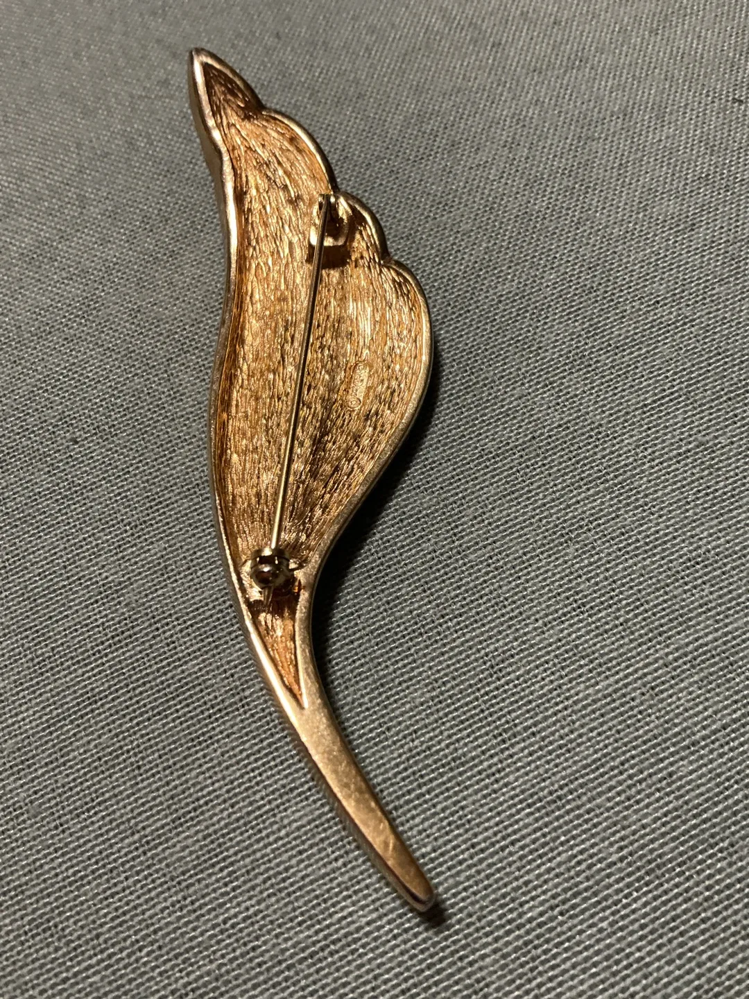 Vintage Gold-Tone Leaf Brooch image indicator(2)