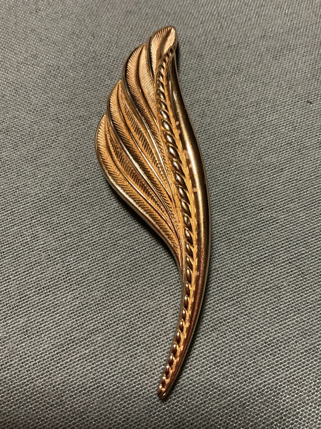 Vintage Gold-Tone Leaf Brooch thumbnail