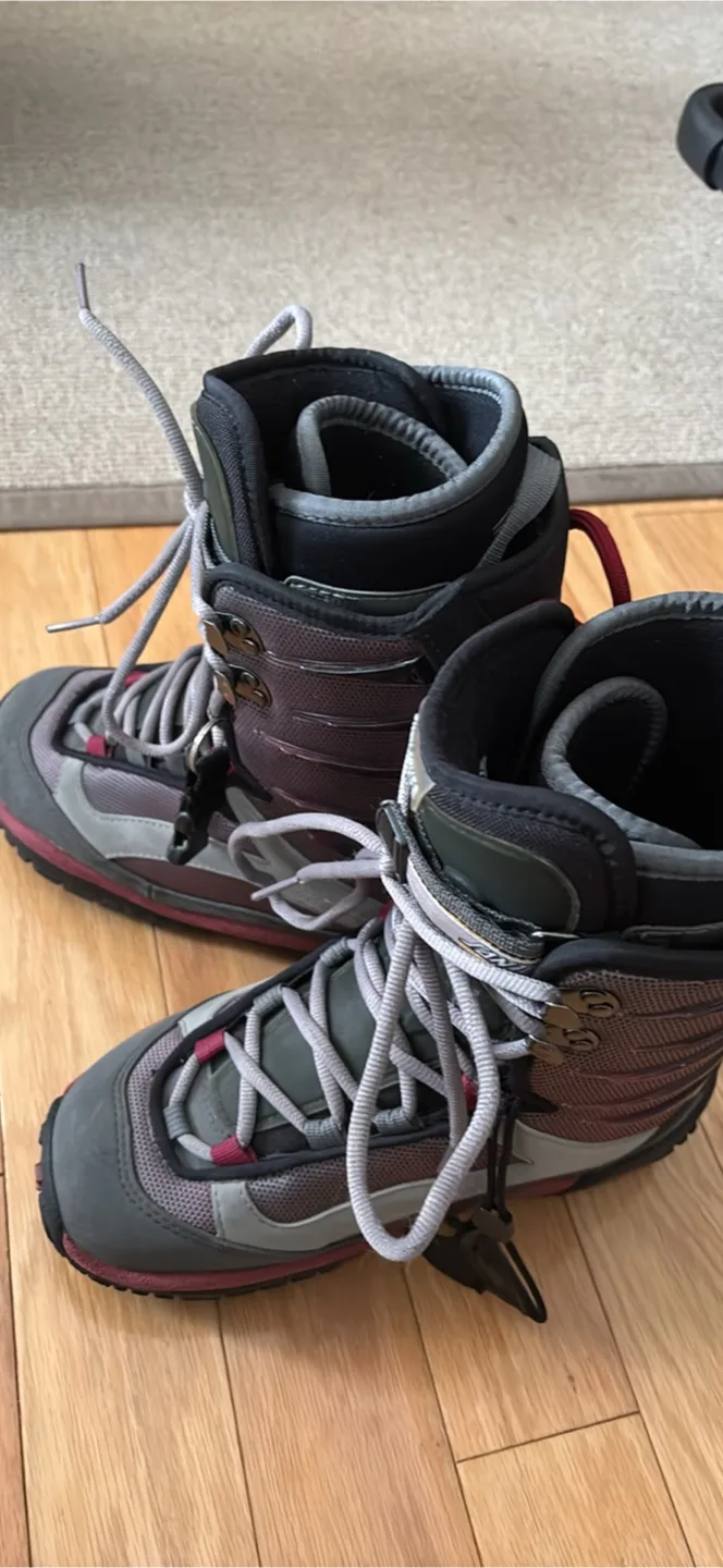 Santa Cruz Snowboard Boots thumbnail