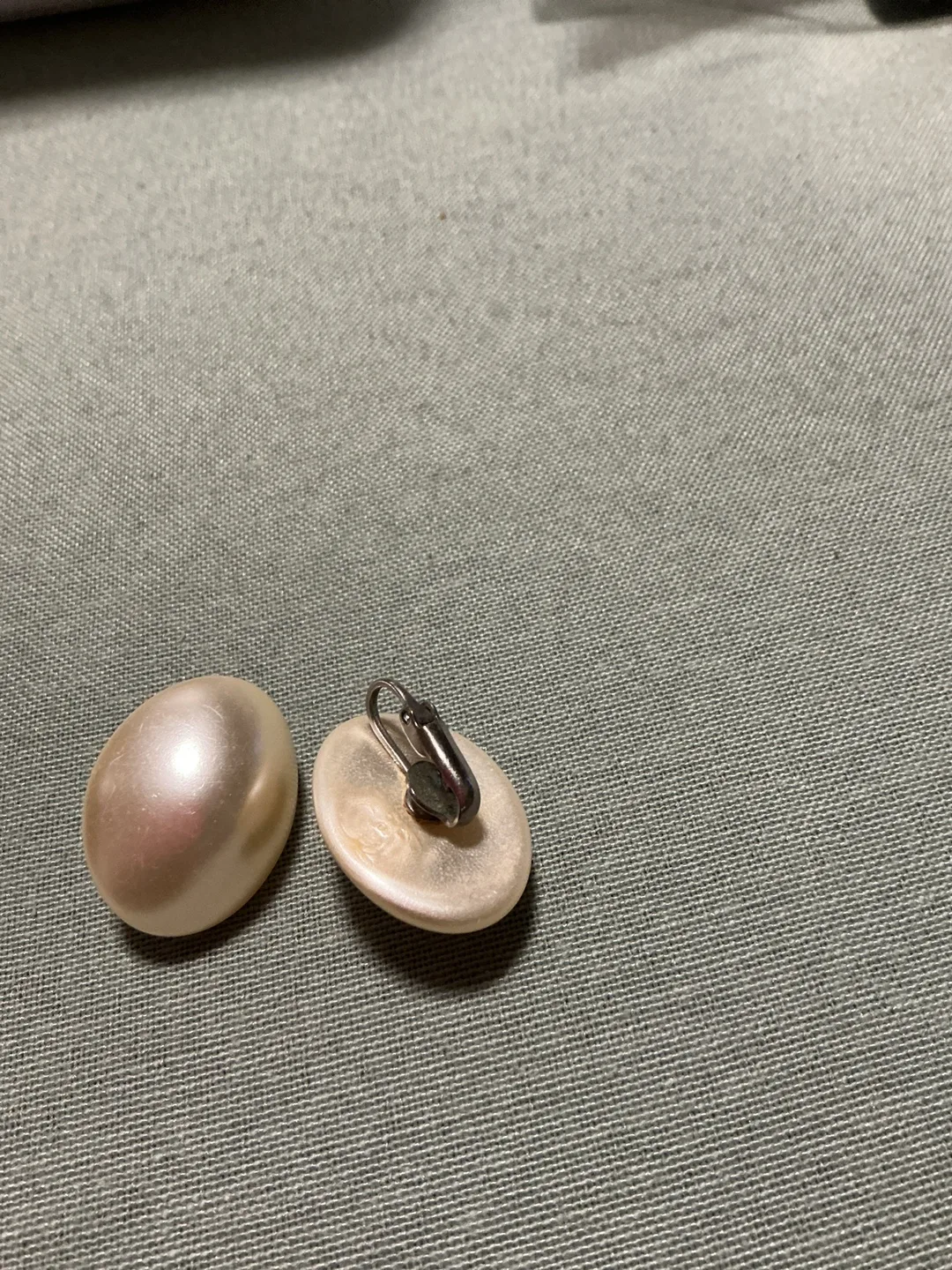 Pearl-like earrings. Clip on image indicator(2)