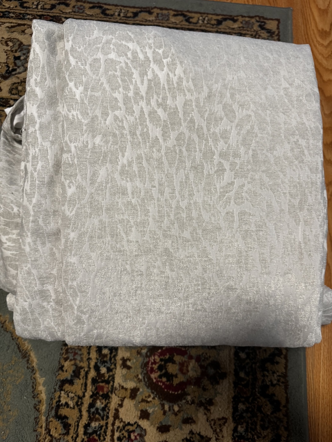 Silver/White Patterned Curtain