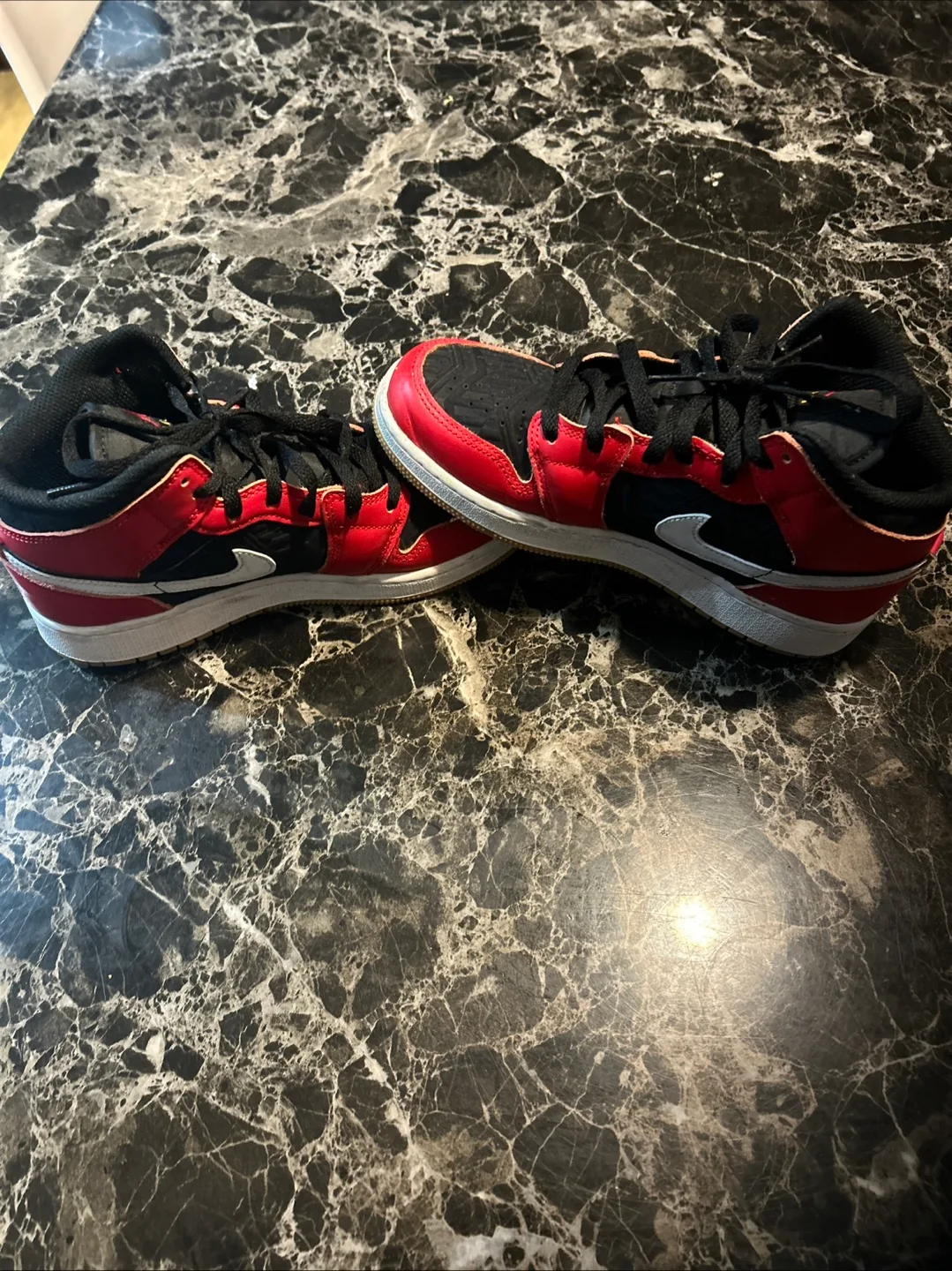 Air Jordan 1 Mid, US 5Y image indicator(2)