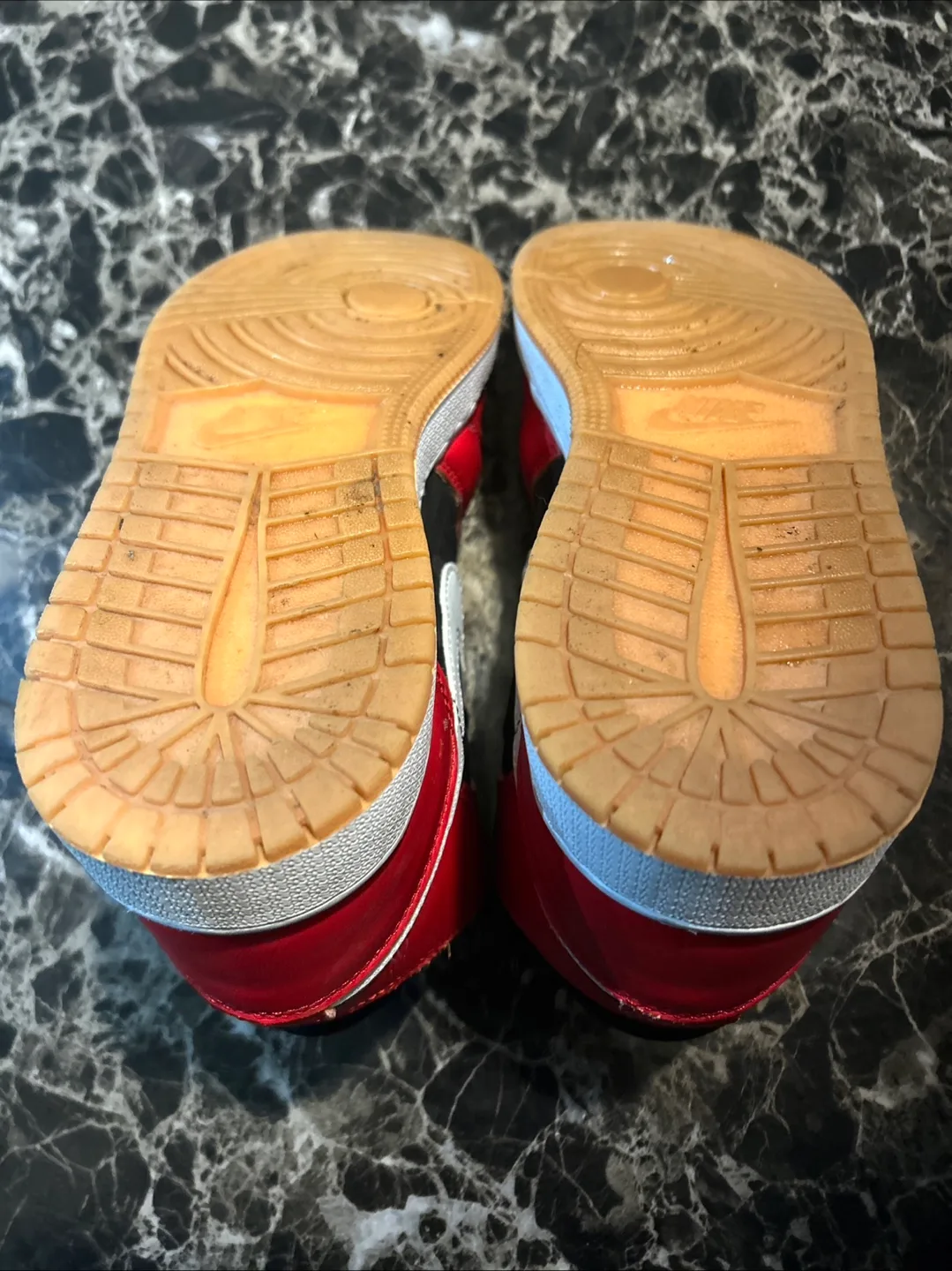 Air Jordan 1 Mid, US 5Y image indicator(4)