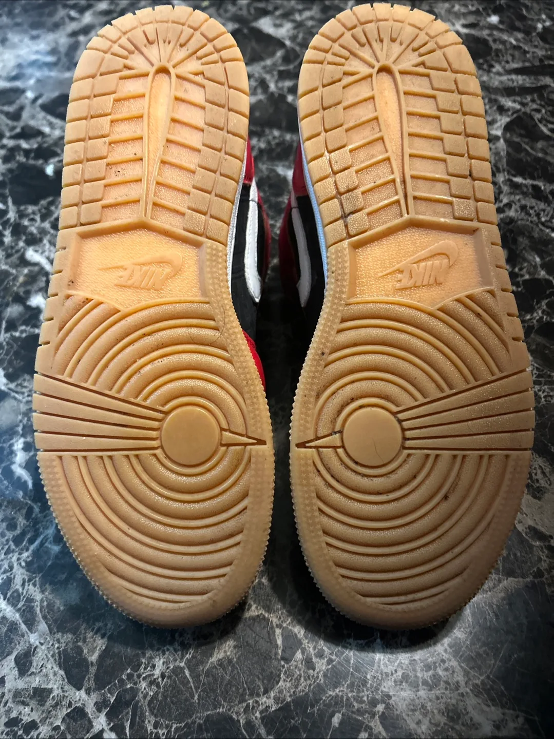 Air Jordan 1 Mid, US 5Y image indicator(3)