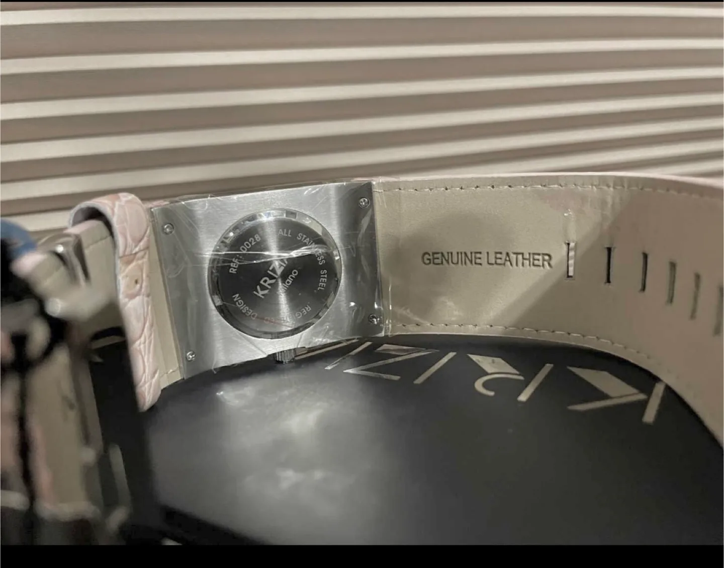 New Krizia Quartz Italian Pink Leather Watch image indicator(5)