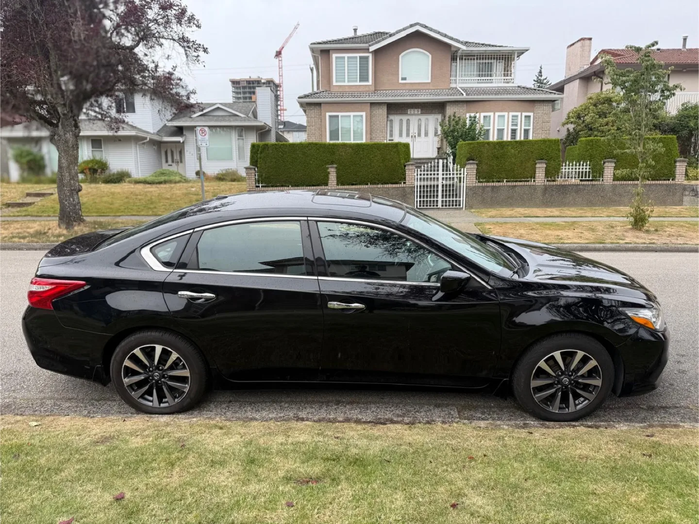 2017 Nissan Altima thumbnail
