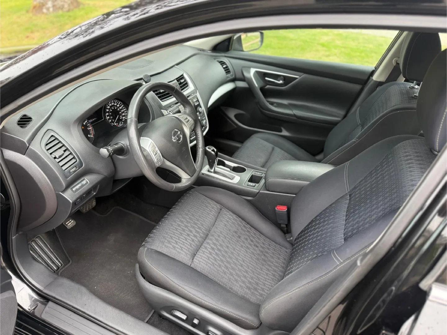 2017 Nissan Altima image indicator(8)