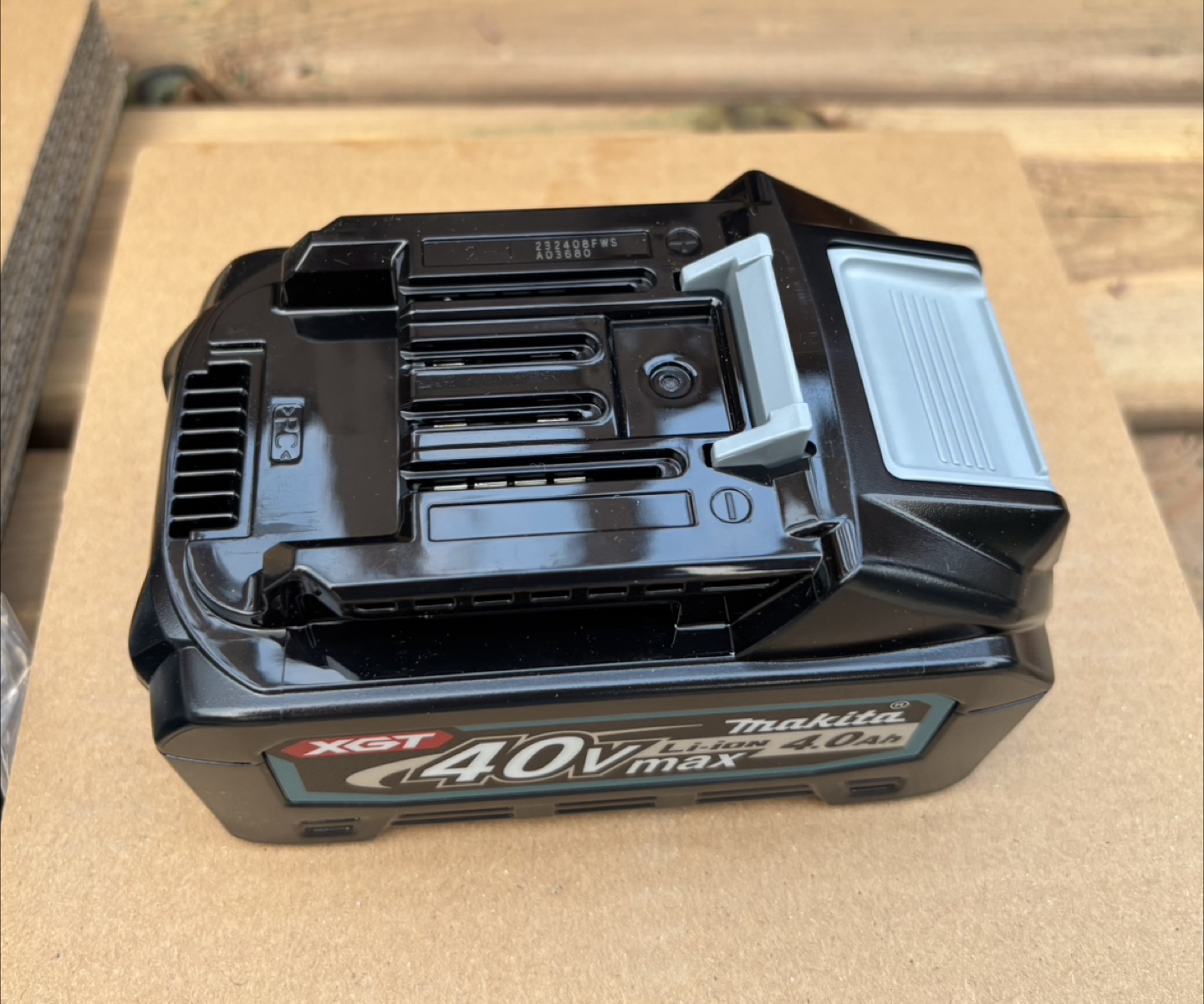 New Makita XGT 40V Max Battery & Charger - photo 3