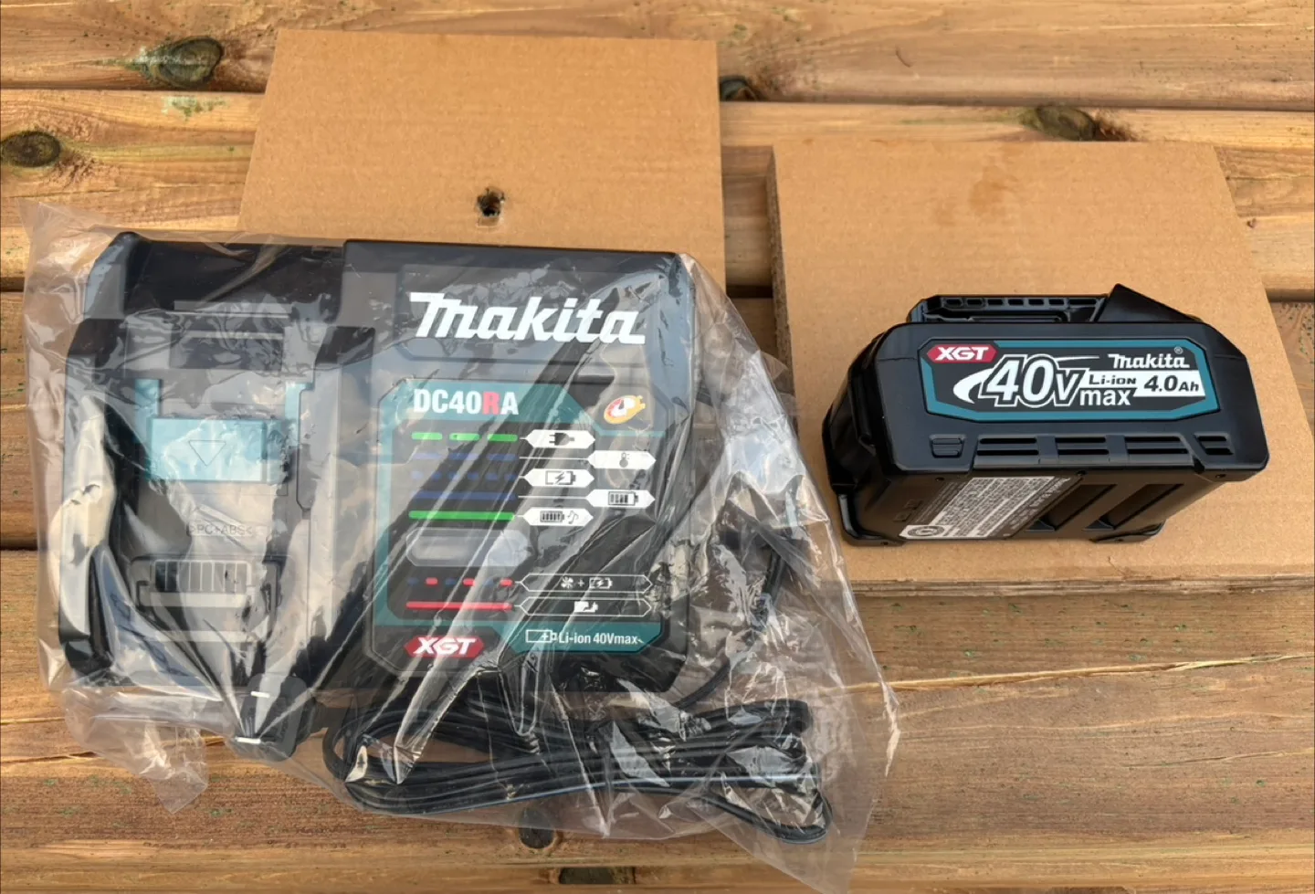 New Makita XGT 40V Max Battery & Charger thumbnail