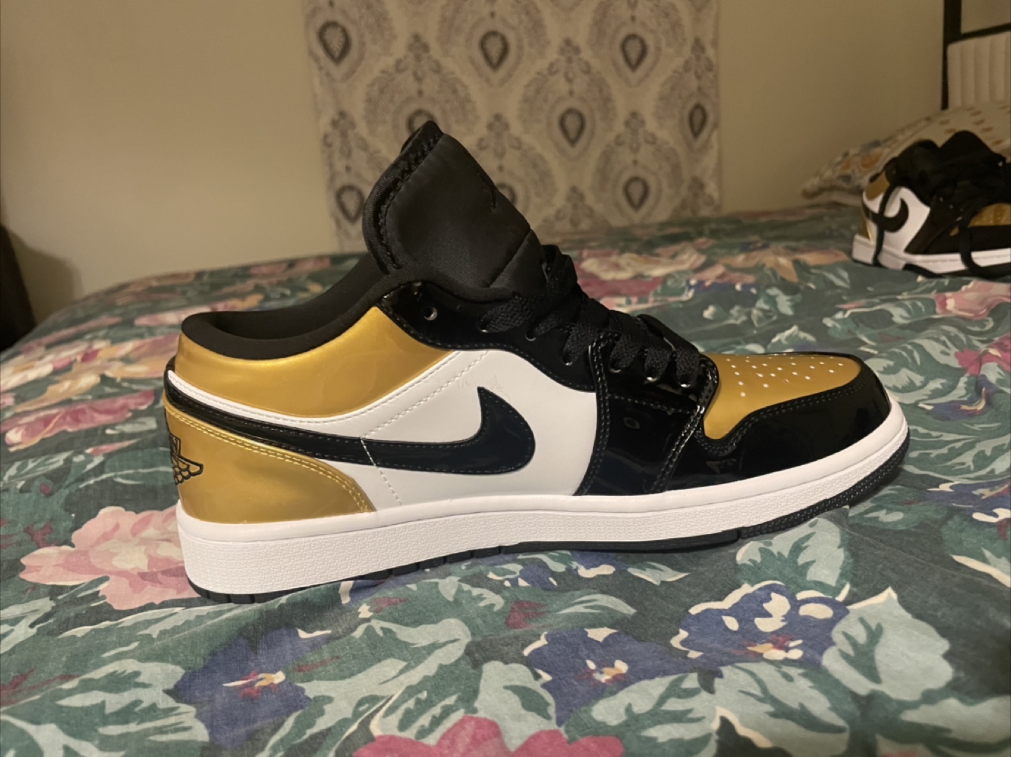 Air Jordan 1 Low Black/White/Metallic Gold - photo 4