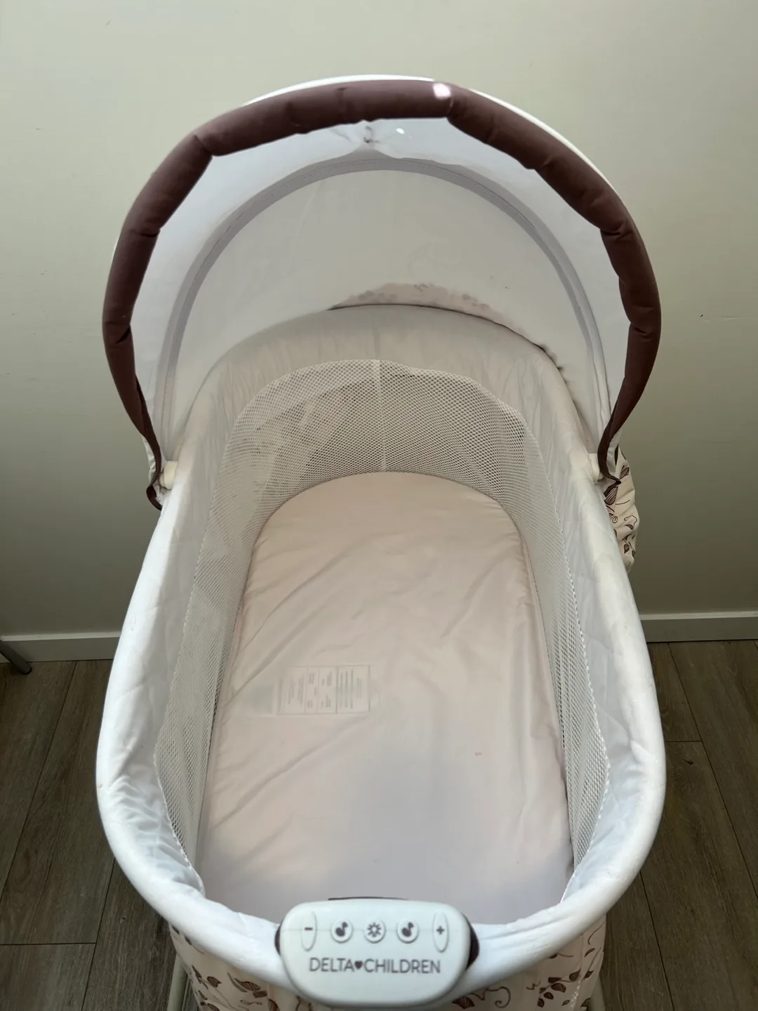 Delta Children Bassinet - Floral Pattern image indicator(2)