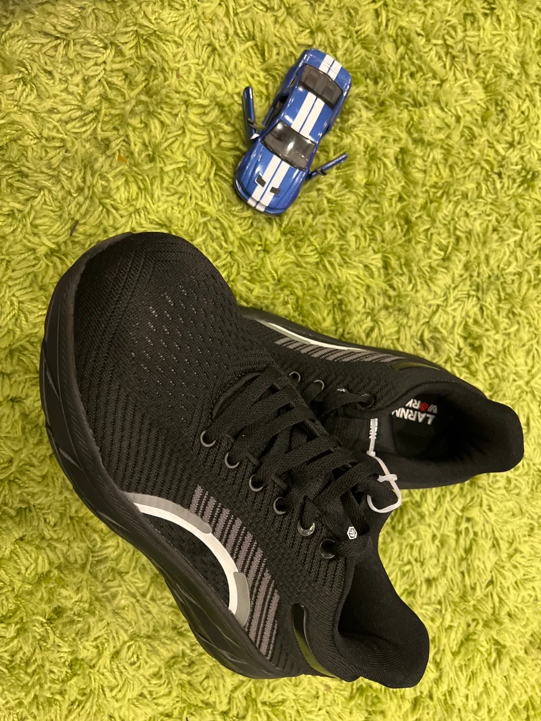 Black Running Shoes image indicator(4)