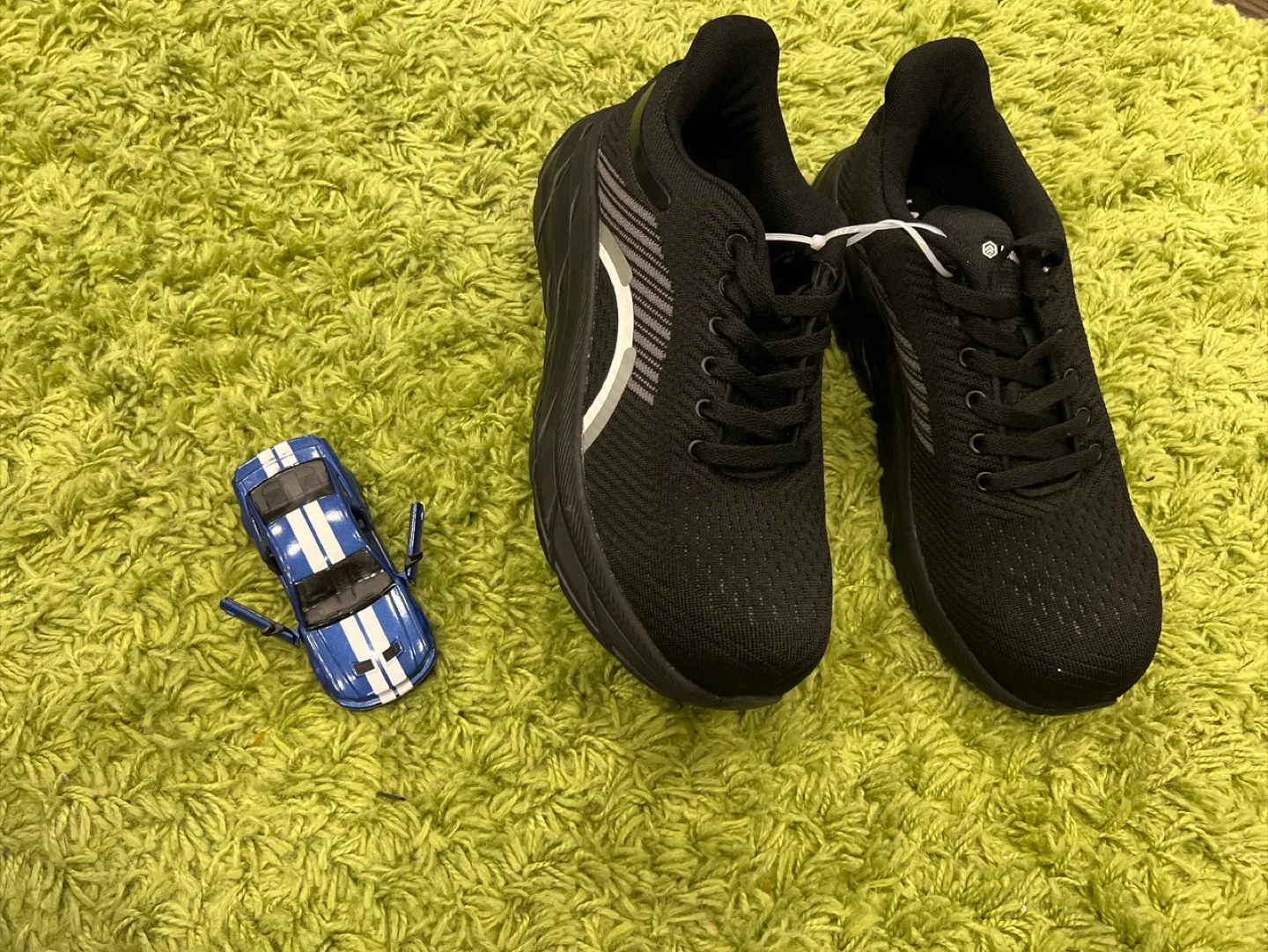 Black Running Shoes image indicator(3)