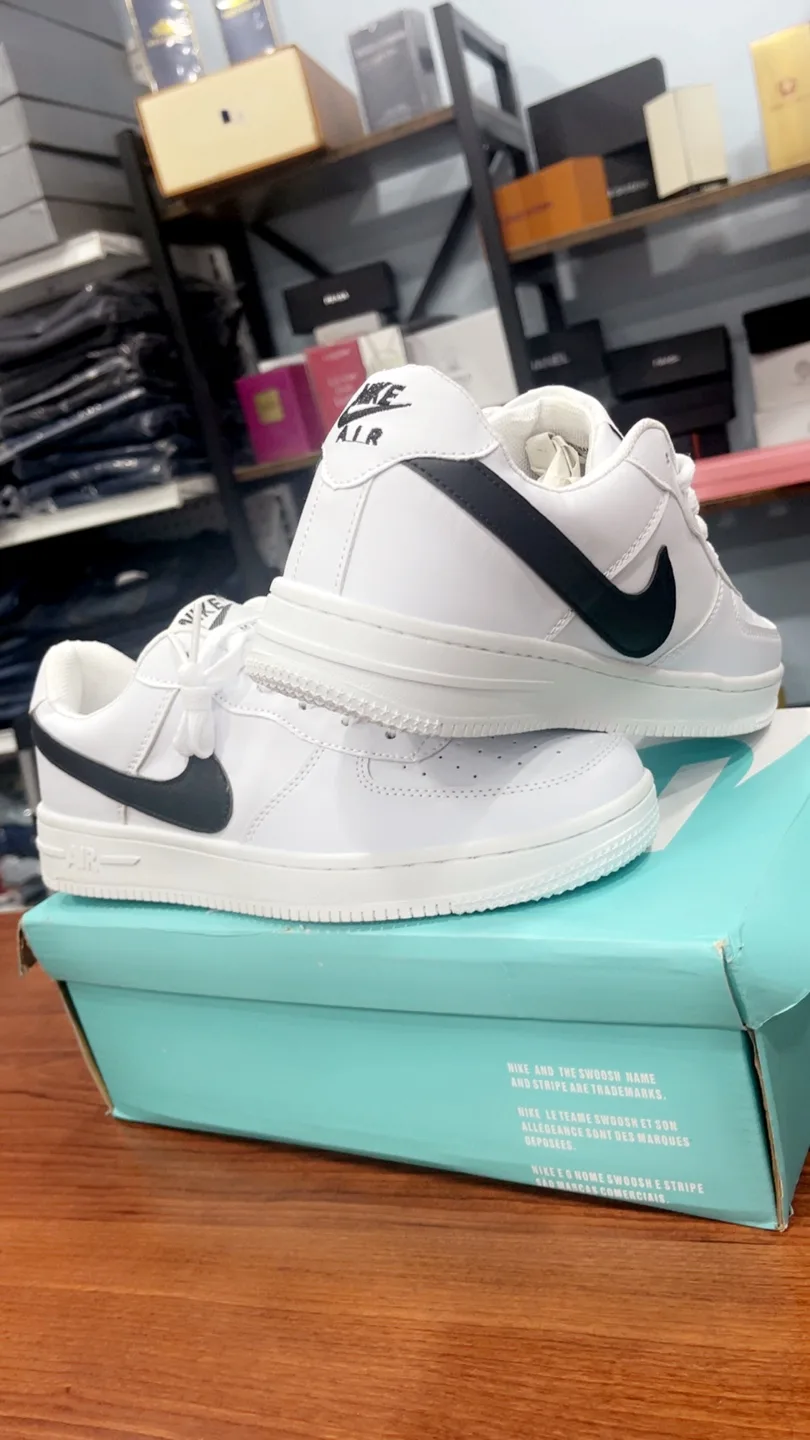 Nike Air Max White Sneakers image indicator(4)