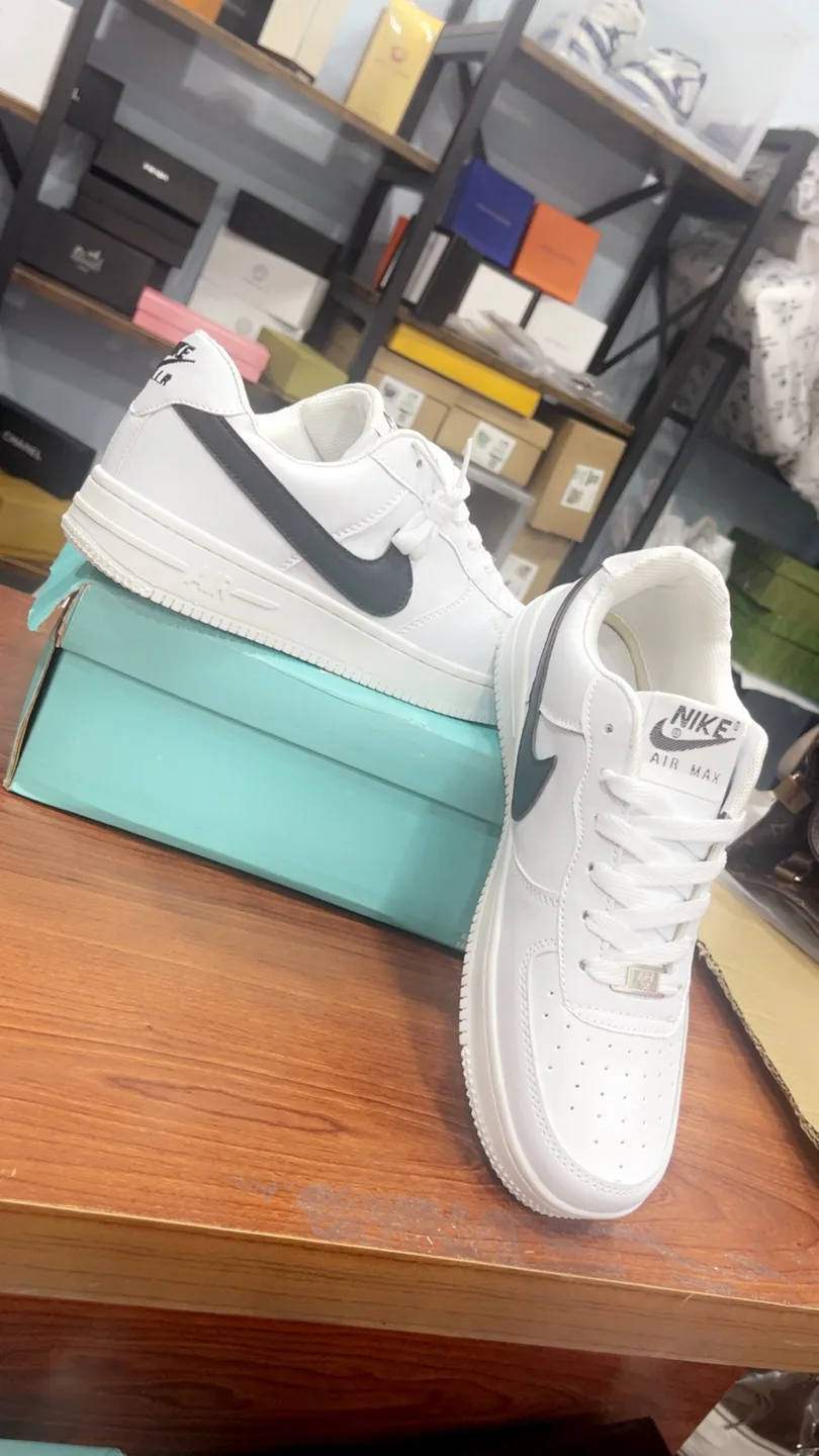 Nike Air Max White Sneakers image indicator(3)