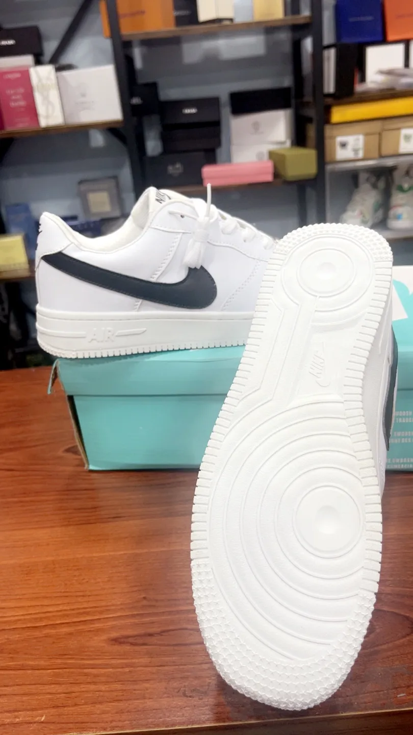 Nike Air Max White Sneakers image indicator(6)