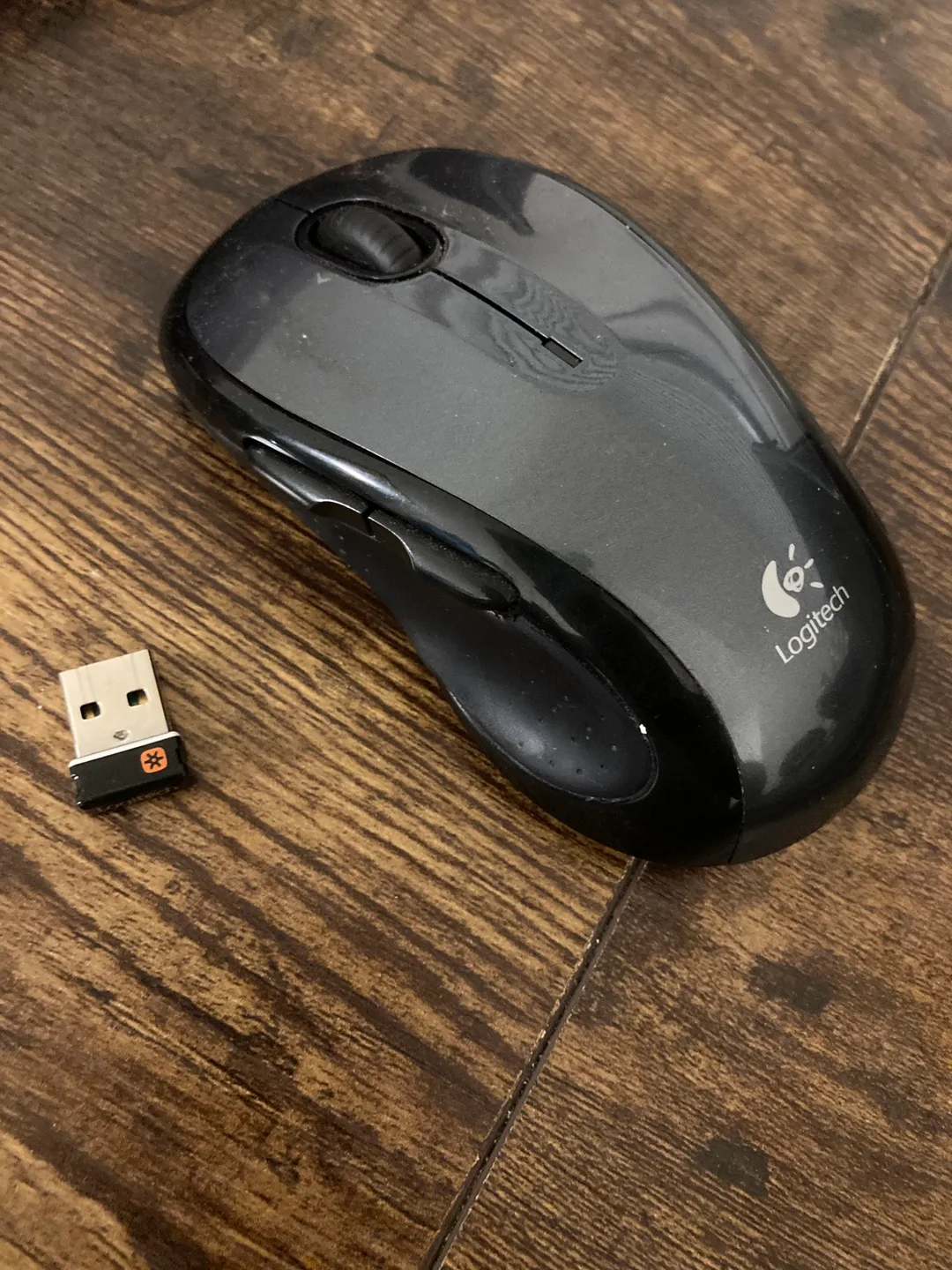 FREE Logitech Wireless Mouse - Black thumbnail