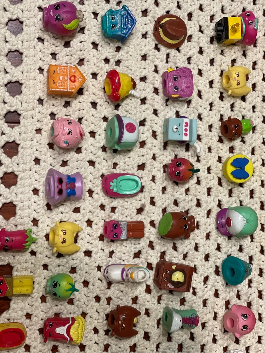 Lot of Shopkins Figurines image indicator(5)