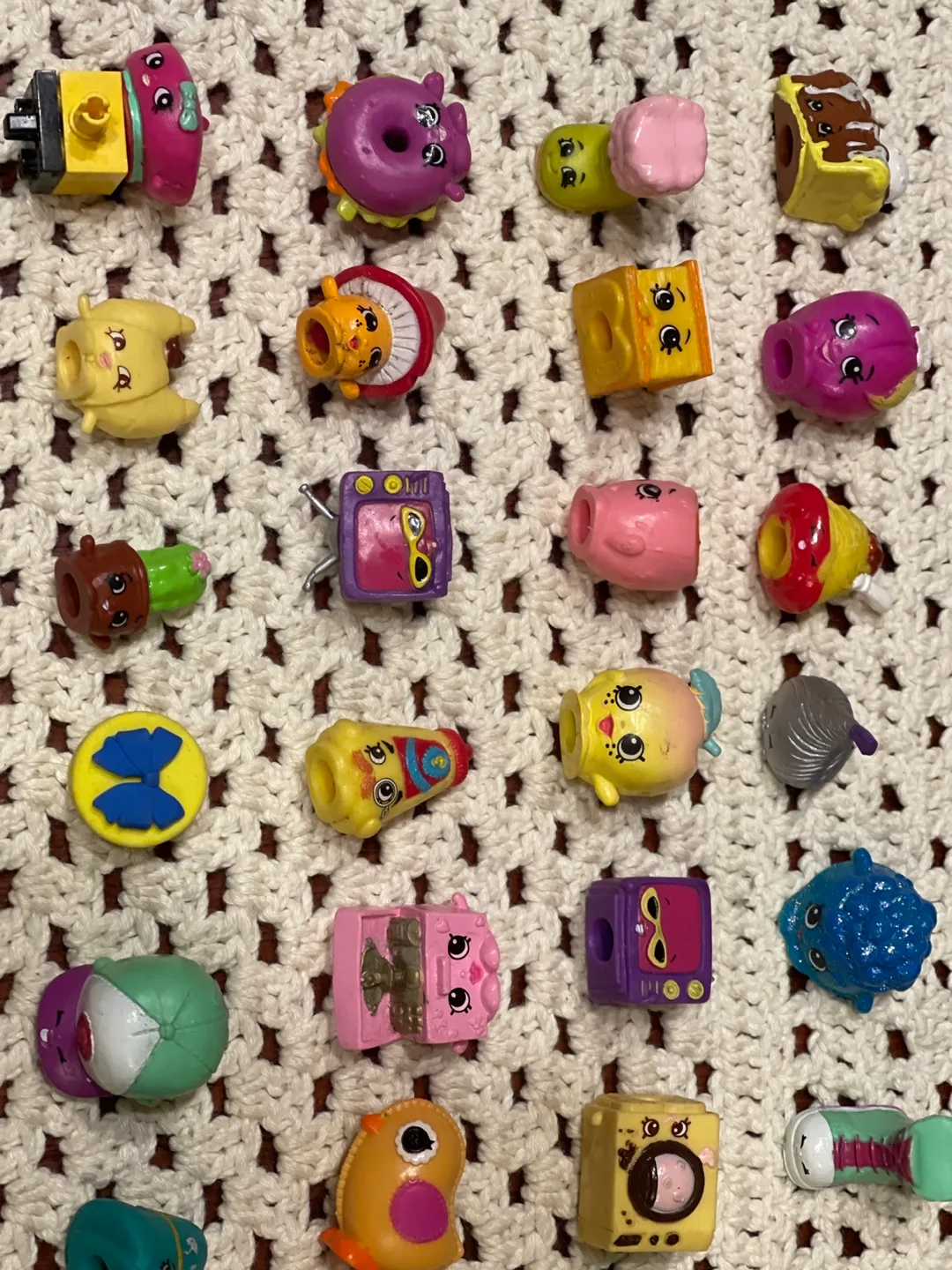 Lot of Shopkins Figurines image indicator(3)
