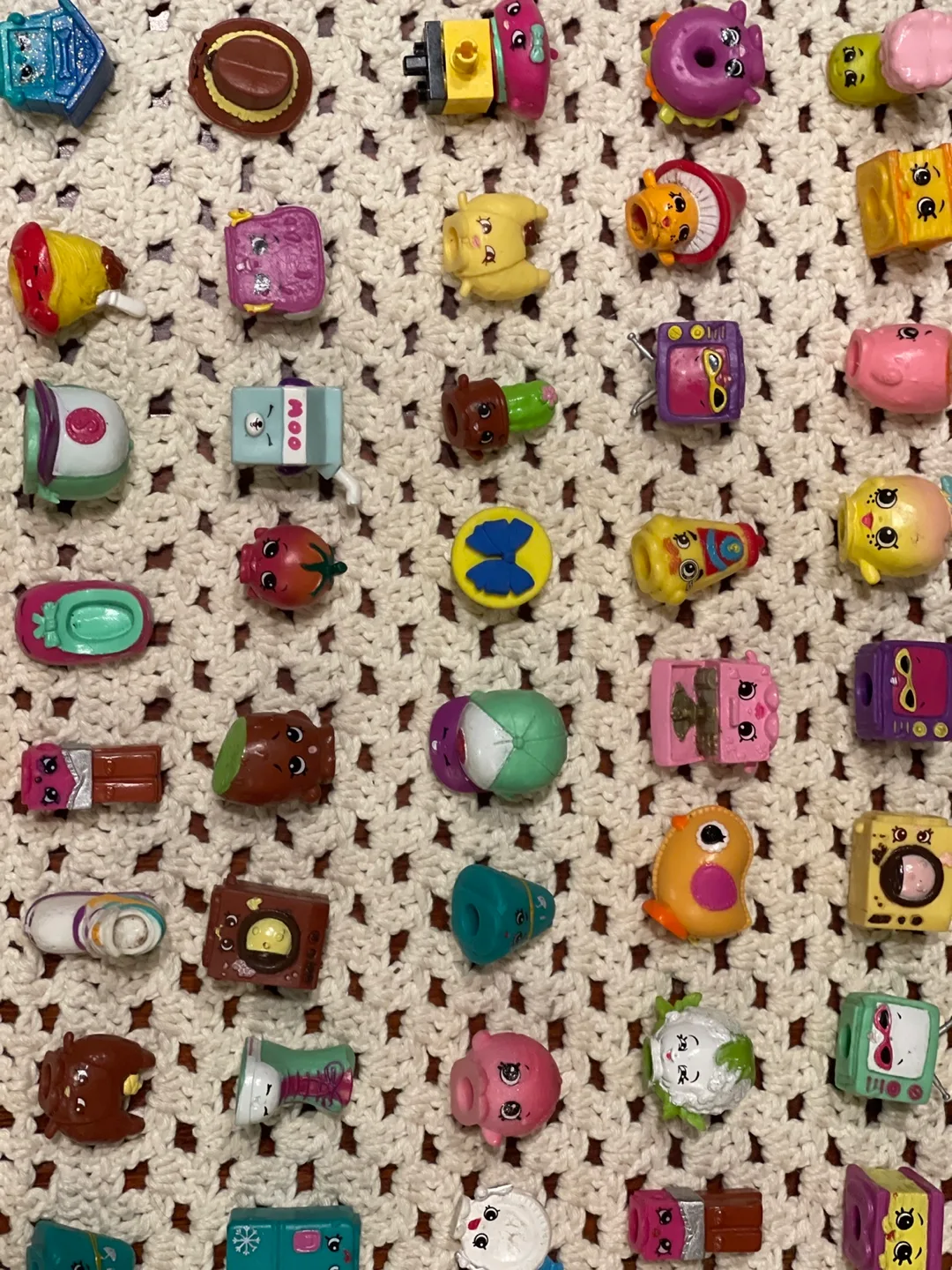 Lot of Shopkins Figurines image indicator(2)