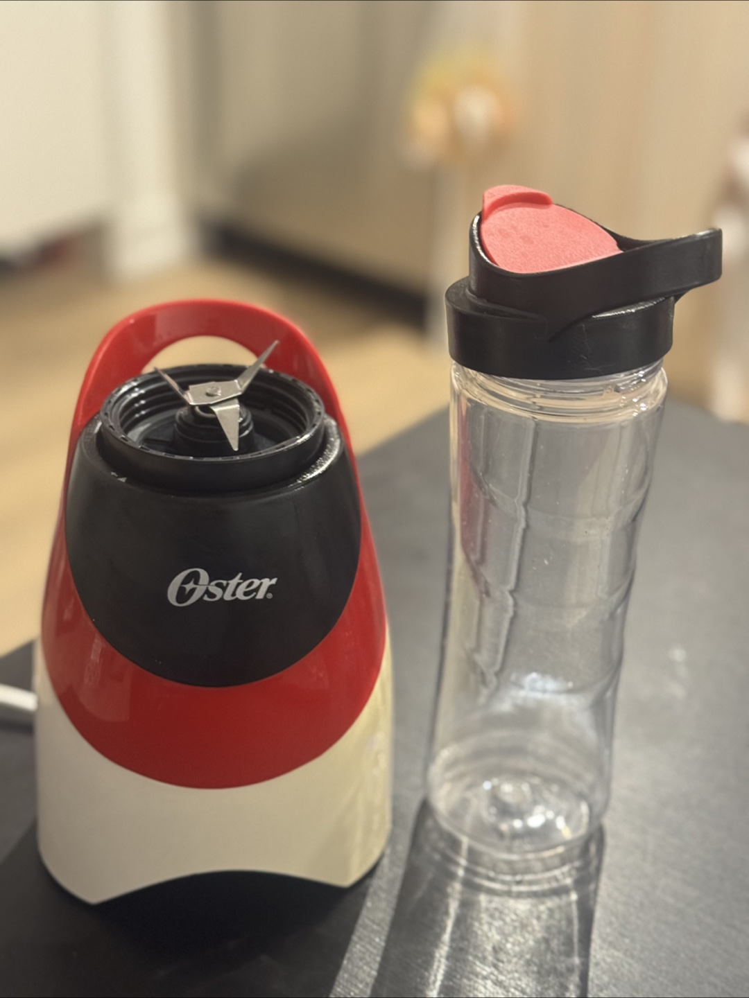 Oster Blender with travel bottle & lid