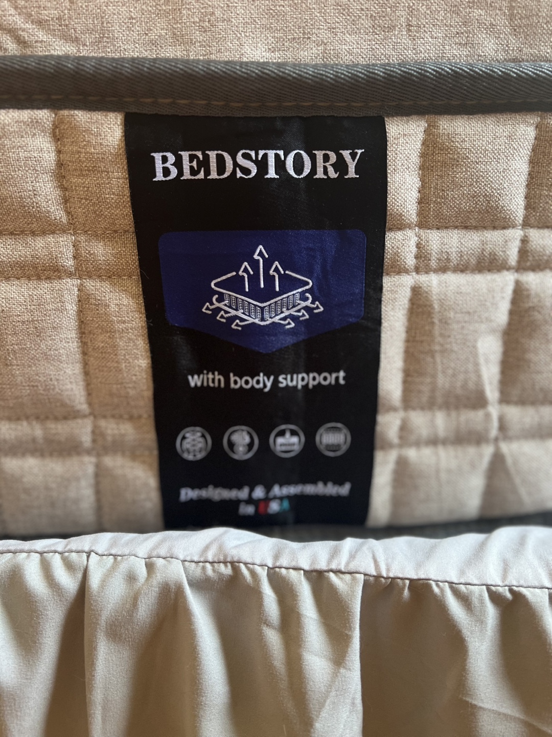 Like new full set - Queen size bedframe + BedStory Mattress - photo 4
