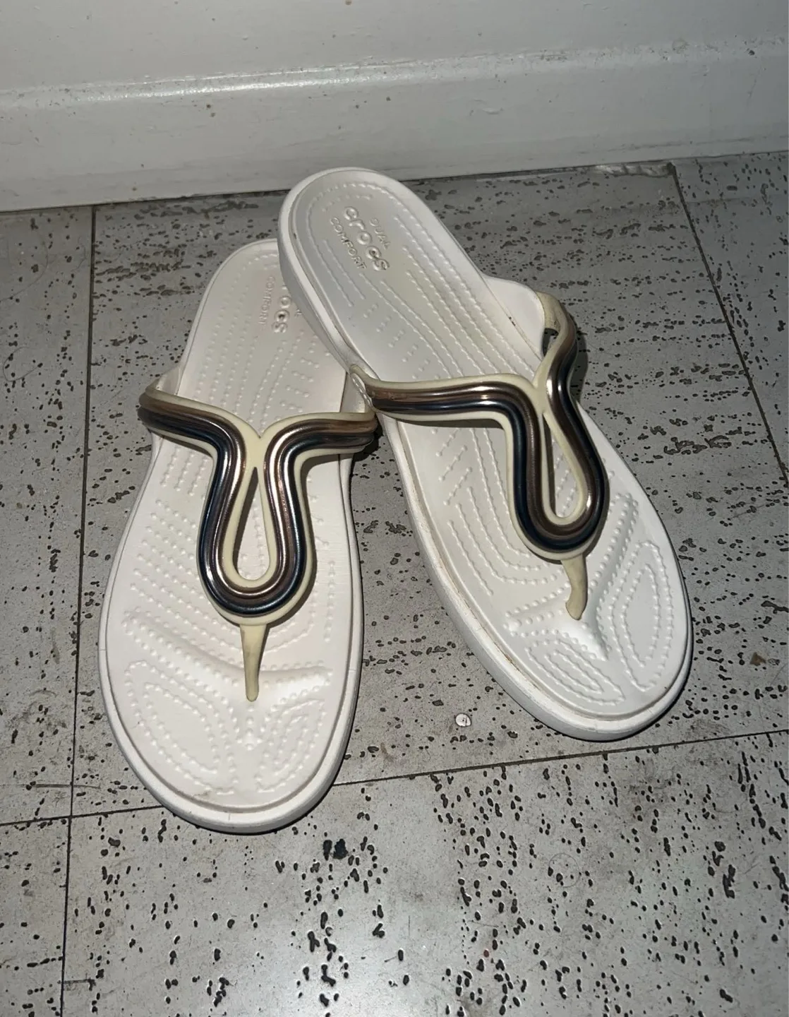 Crocs White Flip-Flops thumbnail