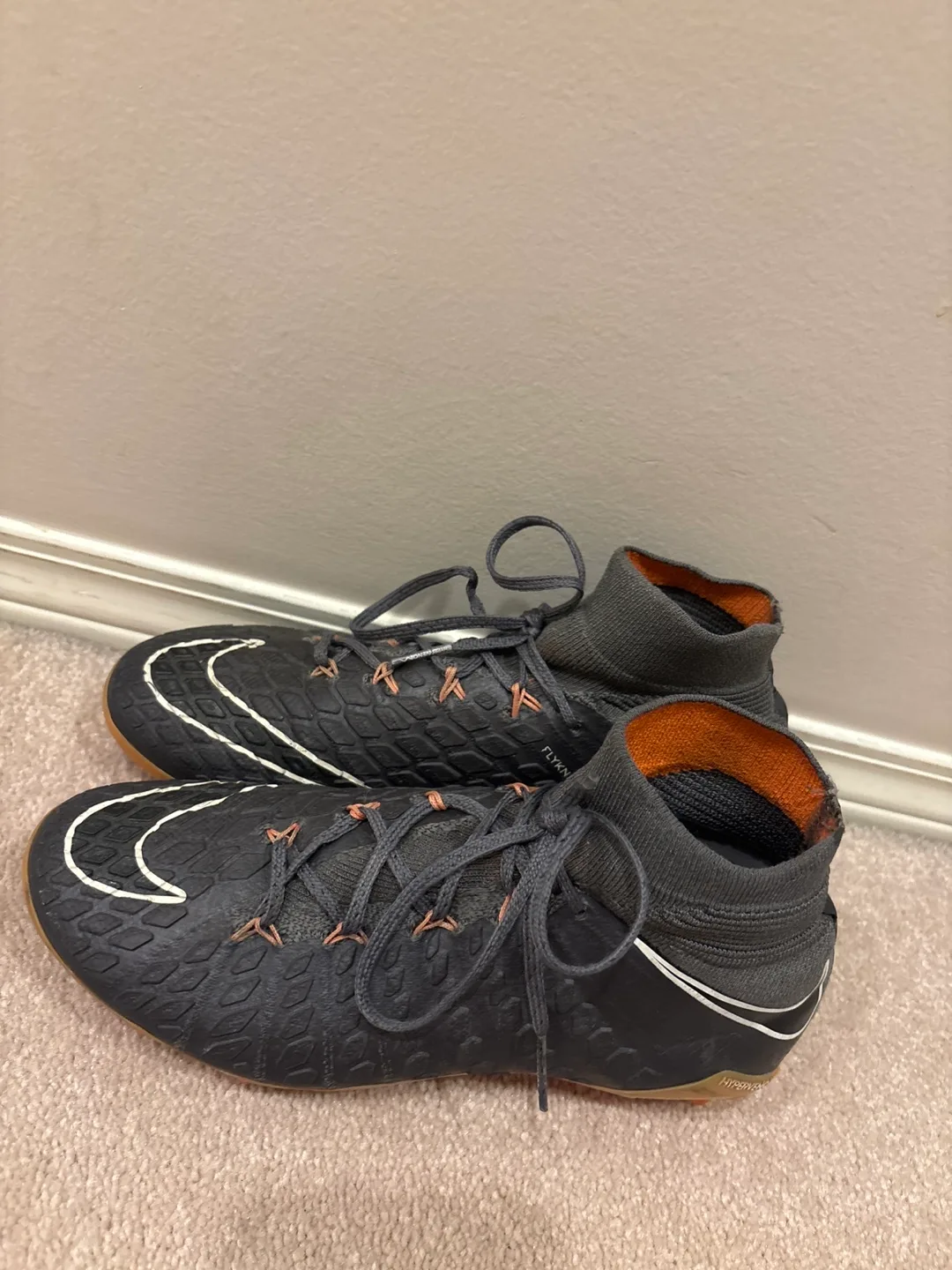 Nike HypervenomX Proximo Soccer Shoes- size 5Y US Kids thumbnail