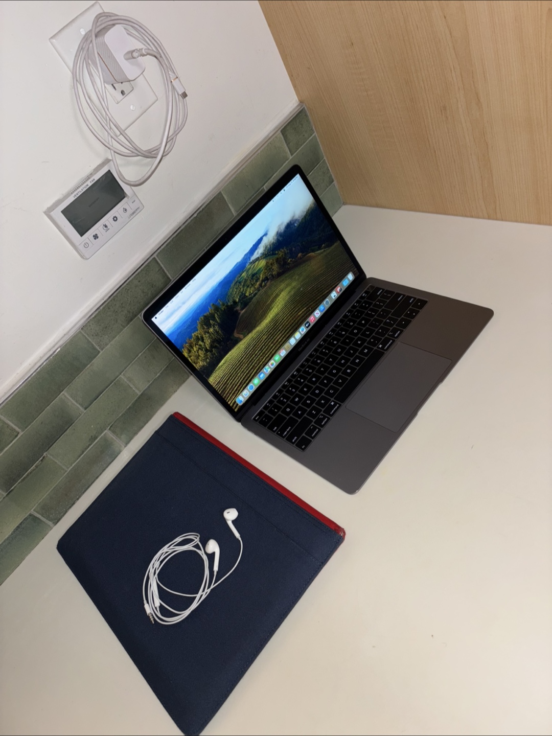 MacBook Air 13inch- 2018, 128GB - photo 5