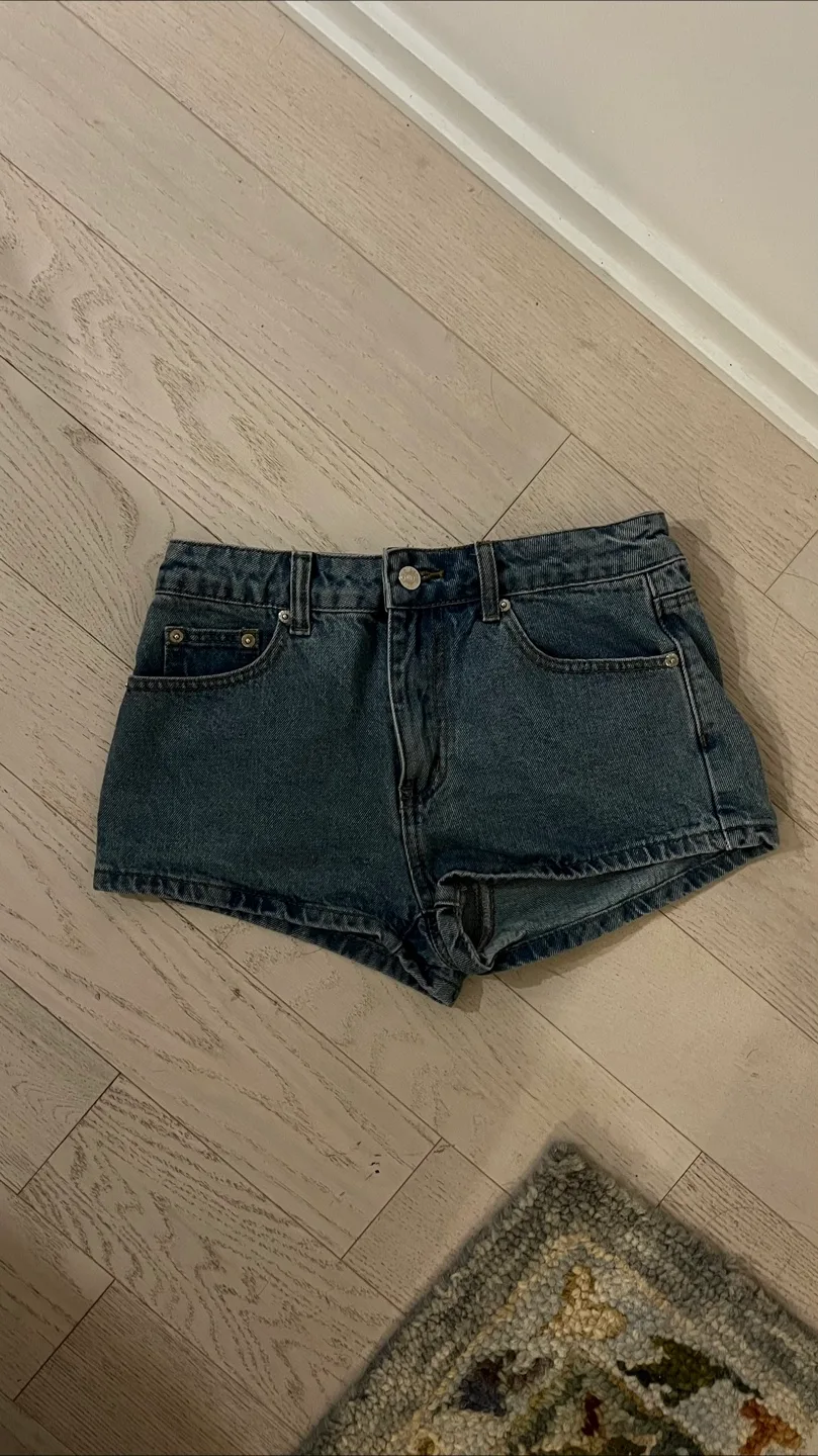 Edikted Bow Shorts - size small image indicator(4)