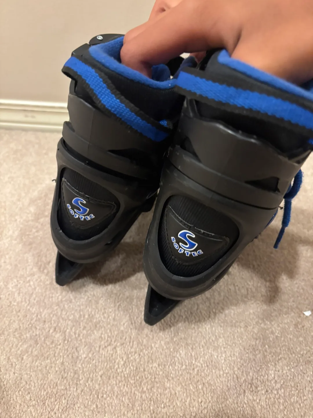 Softec Adjustable Ice Skates - Size 4 kids image indicator(4)