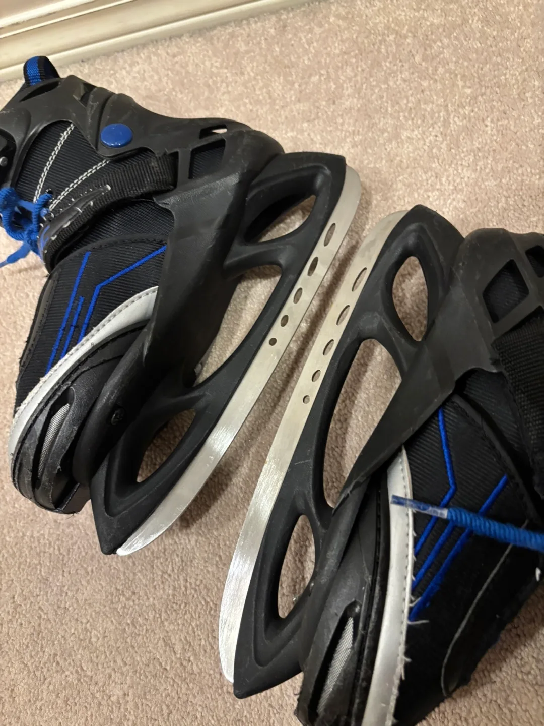 Softec Adjustable Ice Skates - Size 4 kids image indicator(6)