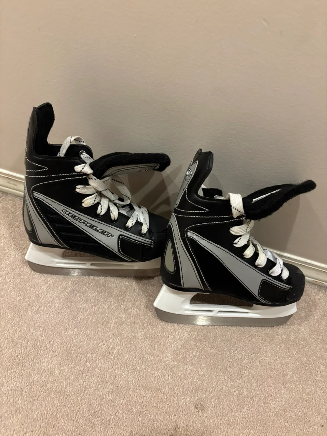 Hespeler Youth Ice Skates - Size Y13