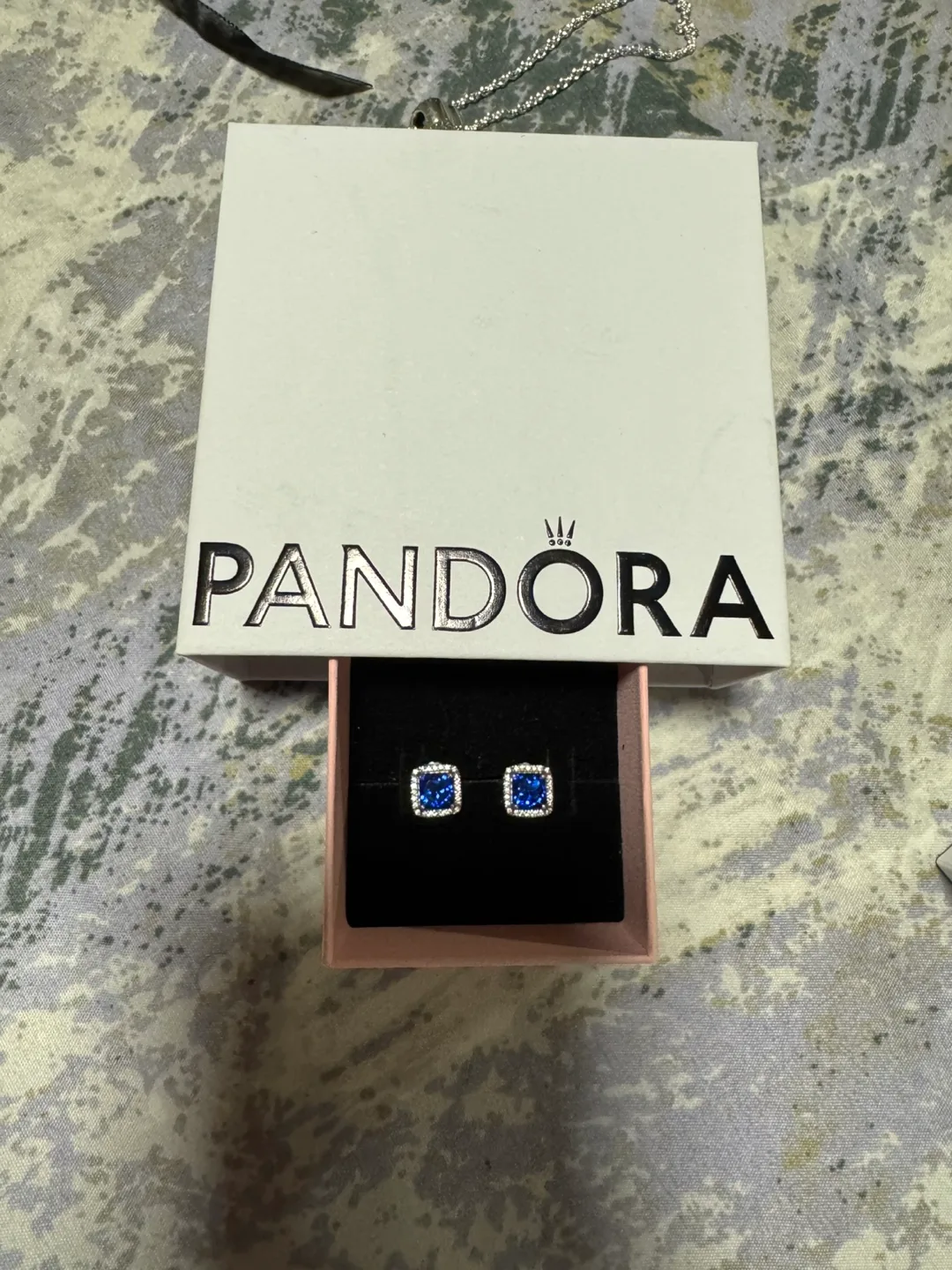 Pandora Earrings with Box image indicator(4)