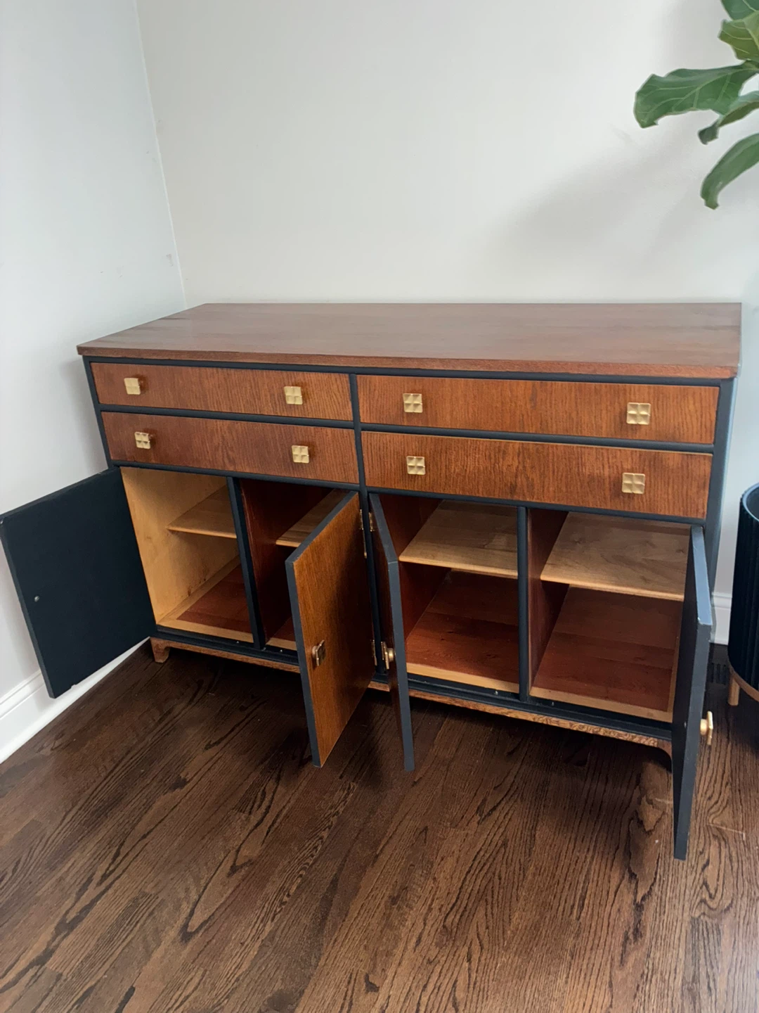 Solid wooden buffet/ sideboard - photo 3