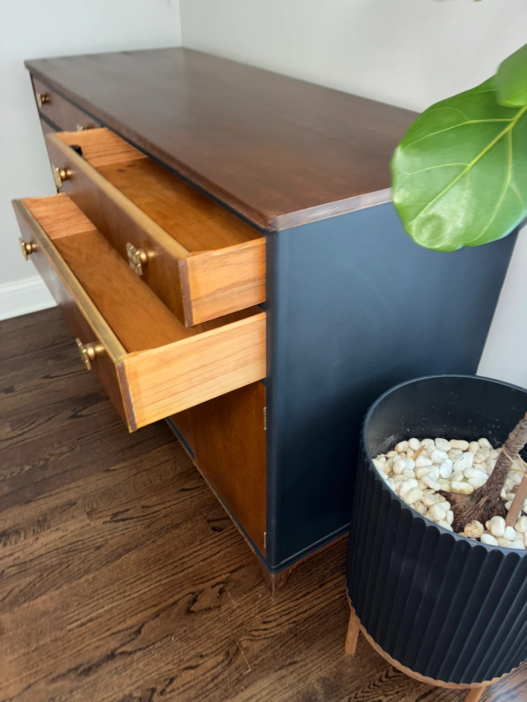 Solid wooden buffet/ sideboard - photo 4