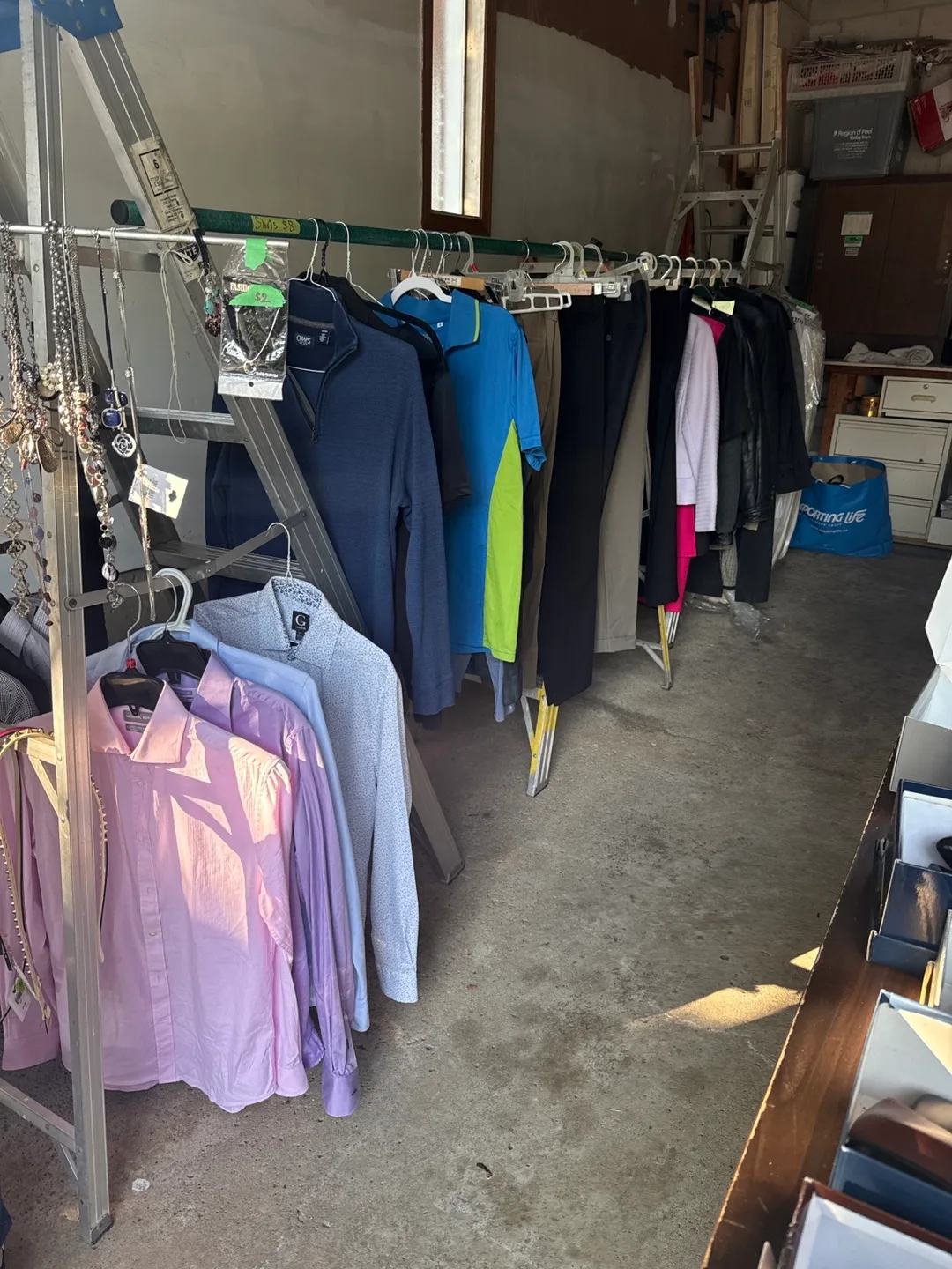 Garage Sale - 403 & Mavis - Clothing, jewellery, shoes image indicator(2)