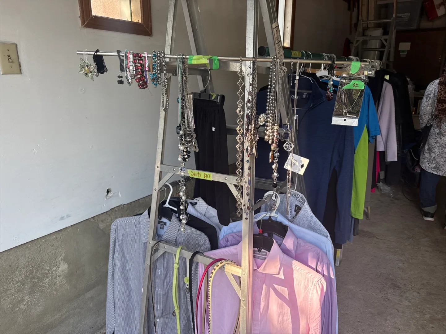 Garage Sale - 403 & Mavis - Clothing, jewellery, shoes image indicator(3)