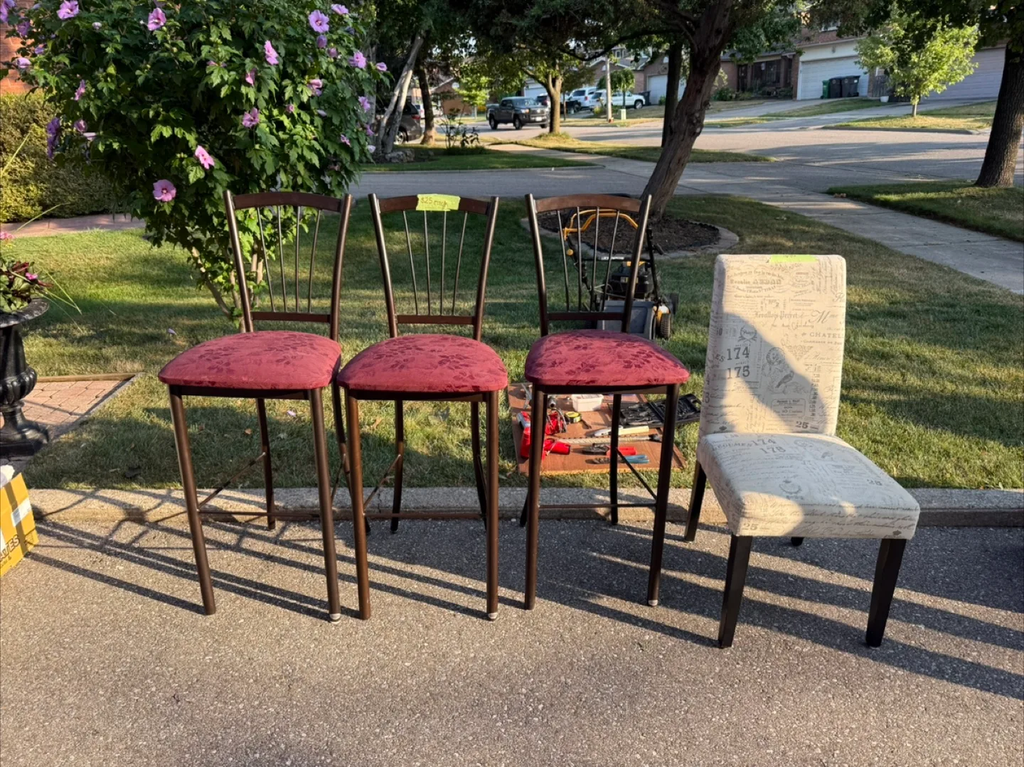 Garage Sale - New & gently used stuff image indicator(7)