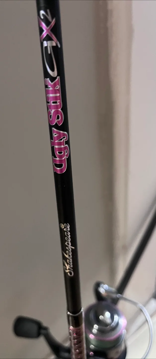 Shakespeare Ugly Stik GX2 Fishing Rod & Reel Combo image indicator(4)