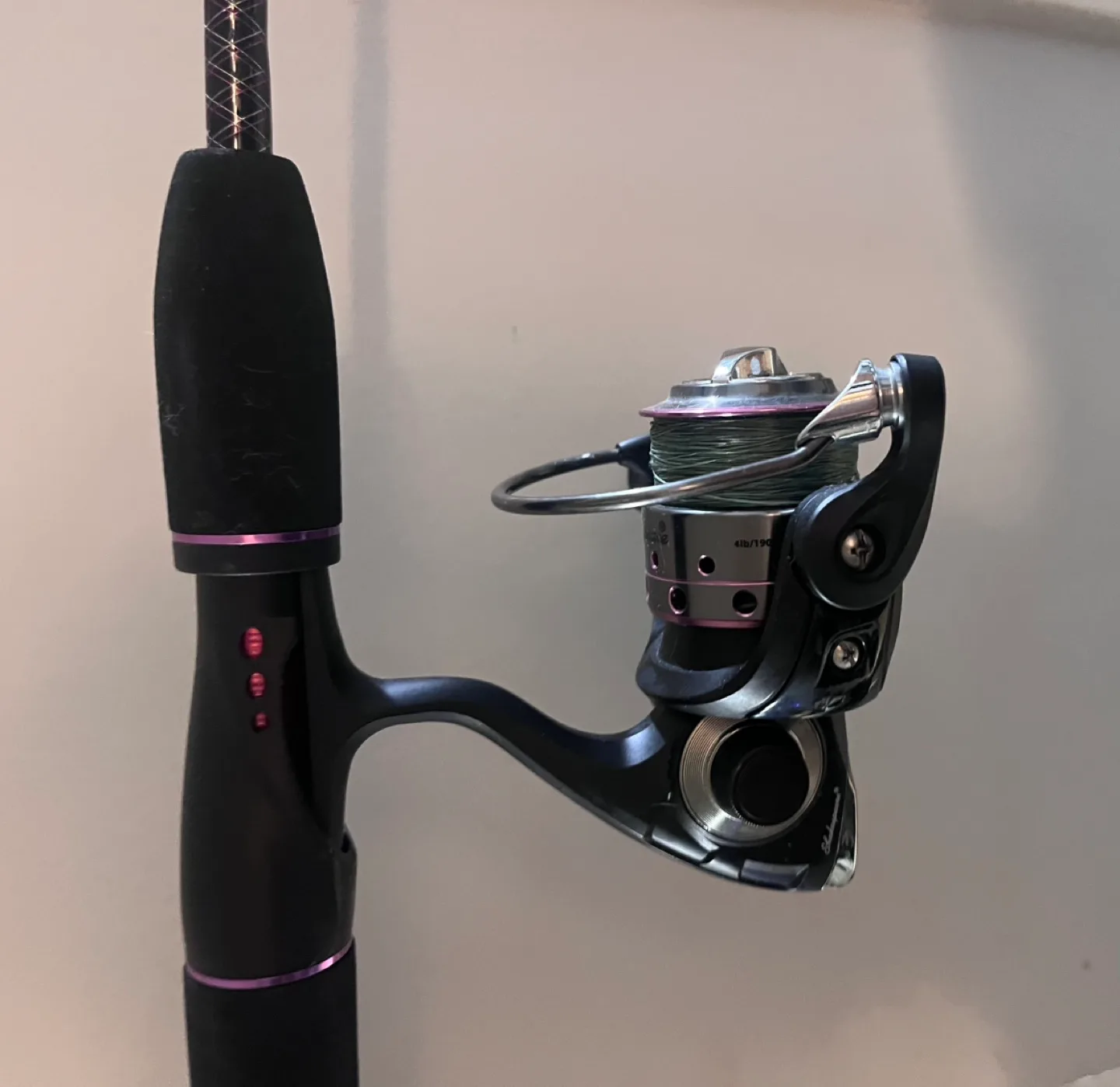 Shakespeare Ugly Stik GX2 Fishing Rod & Reel Combo image indicator(3)