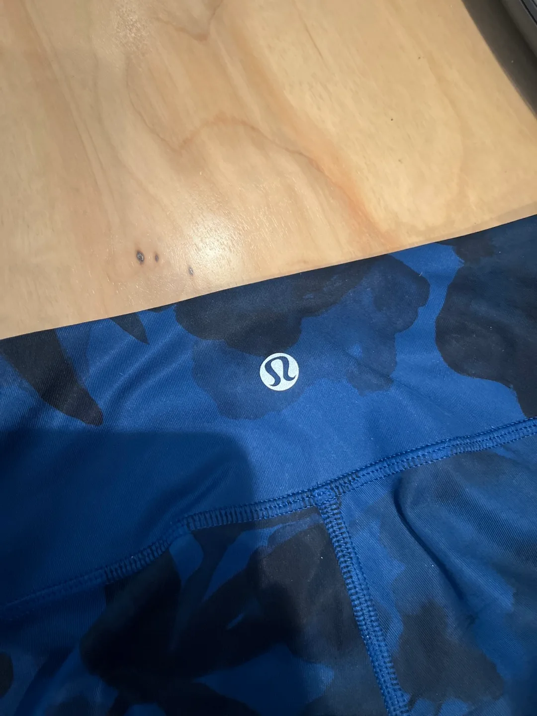 Lululemon Leggings - Size 4 image indicator(2)