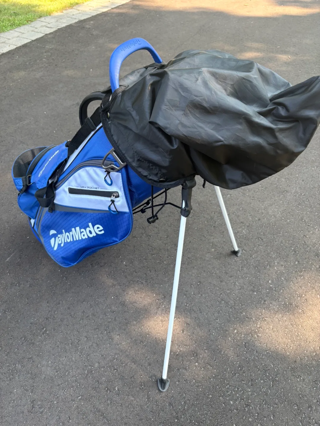 TaylorMade Golf Bag - Blue & White image indicator(2)