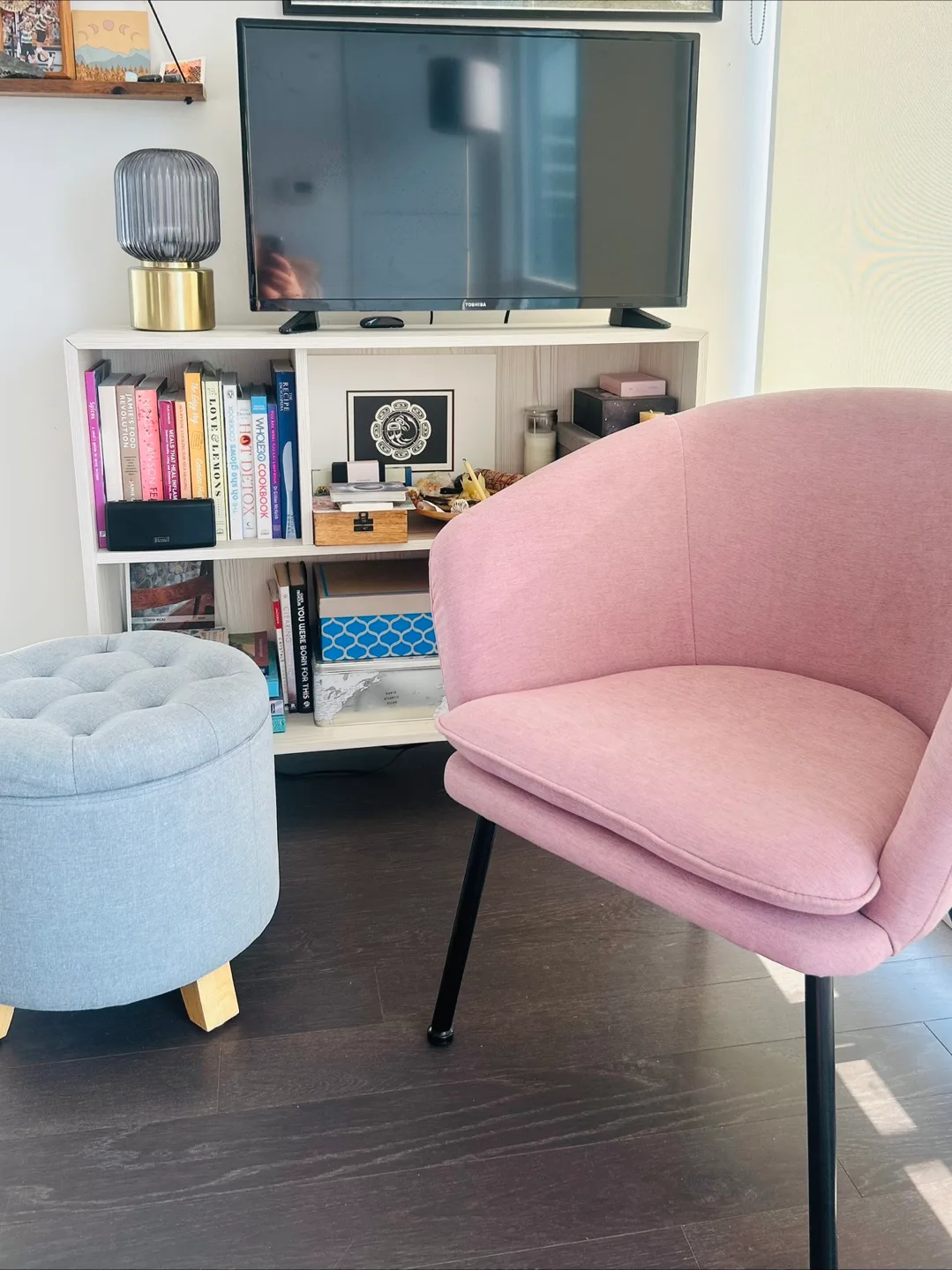 Barrel / Accent Chair image indicator(2)