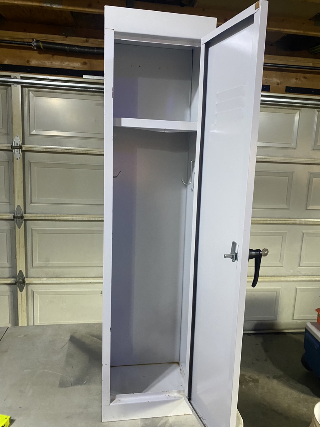 White Metal Locker - photo 3