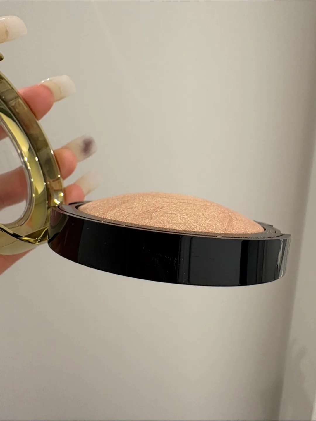 Milani Baked Highlighter - Champagne D'Oro 120 image indicator(3)