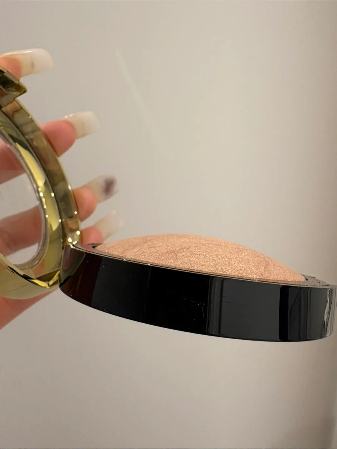 Milani Baked Highlighter - Champagne D'Oro 120 image indicator(4)