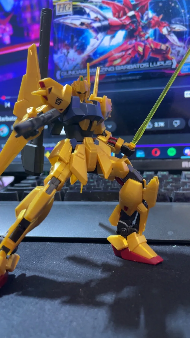 Gold action figure robot. Bandai model kit hg image indicator(4)