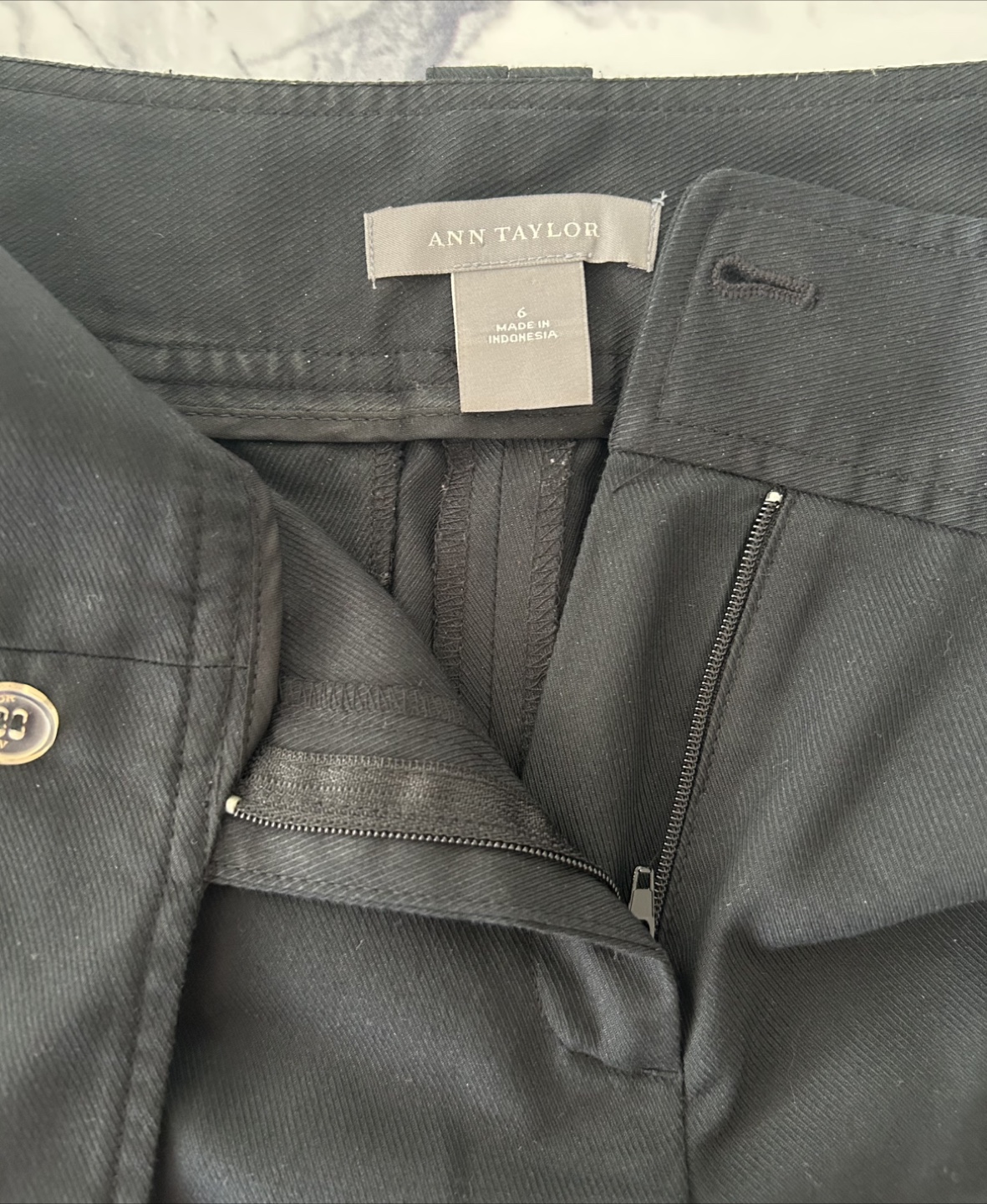 Ann Taylor Black Cropped Pants - Size 6 - photo 2